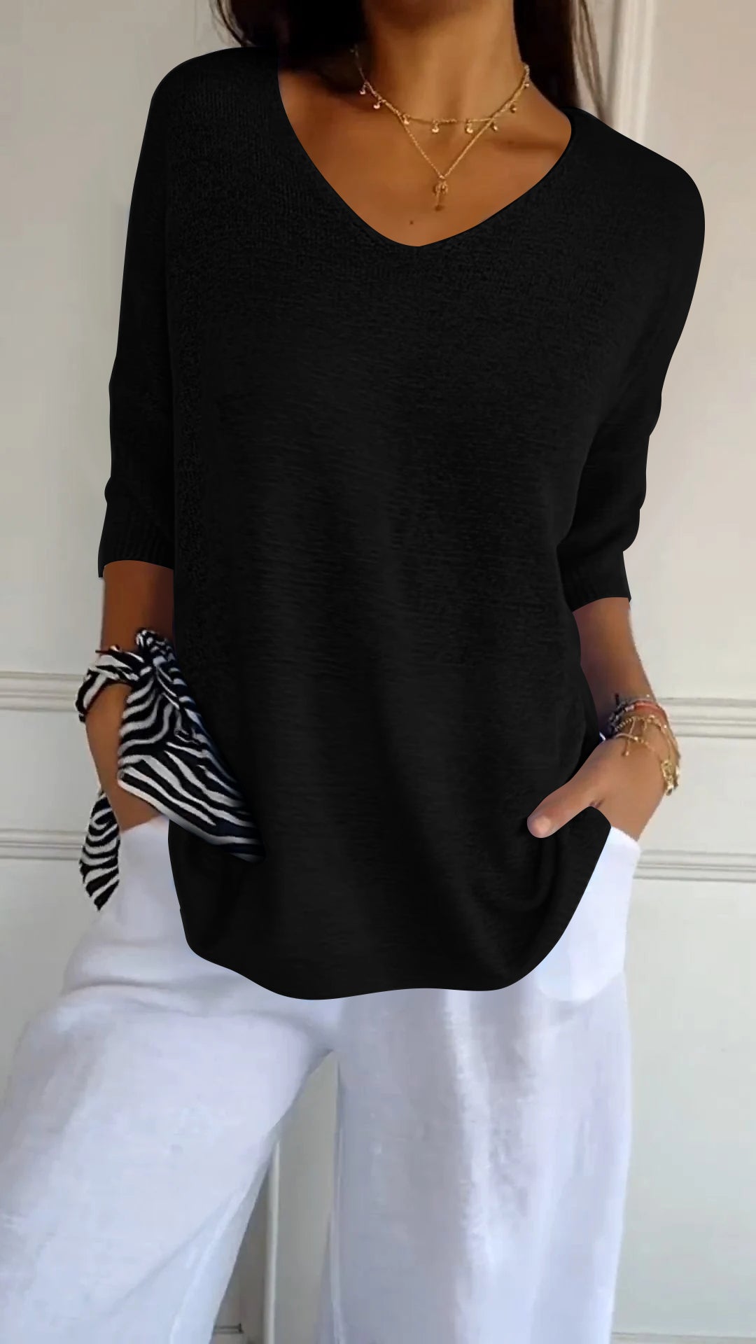 JILL | Timeless V-Neck Top