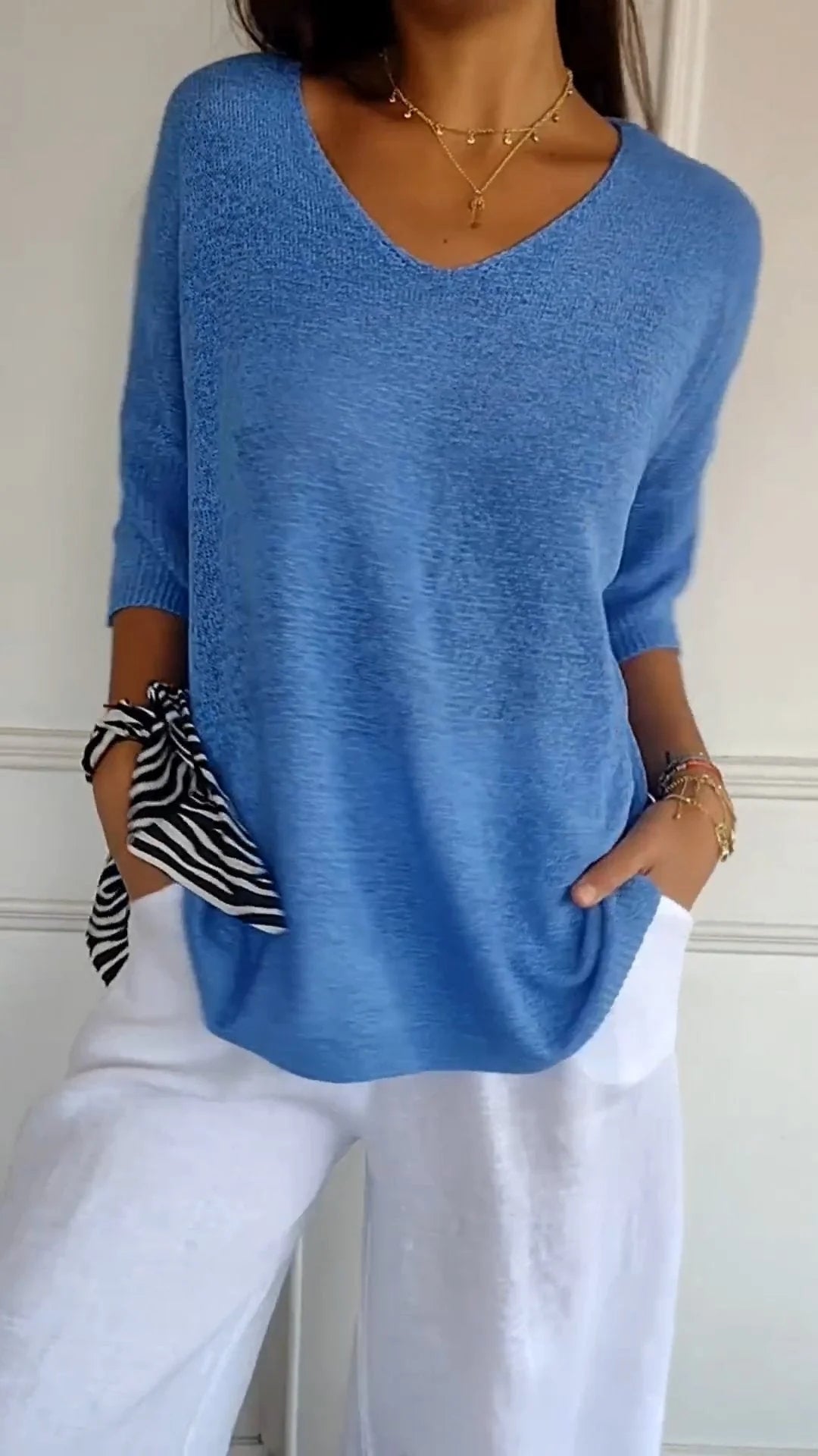 JILL | Timeless V-Neck Top