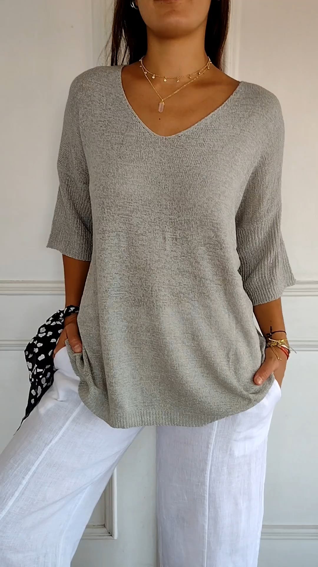 JILL | Timeless V-Neck Top