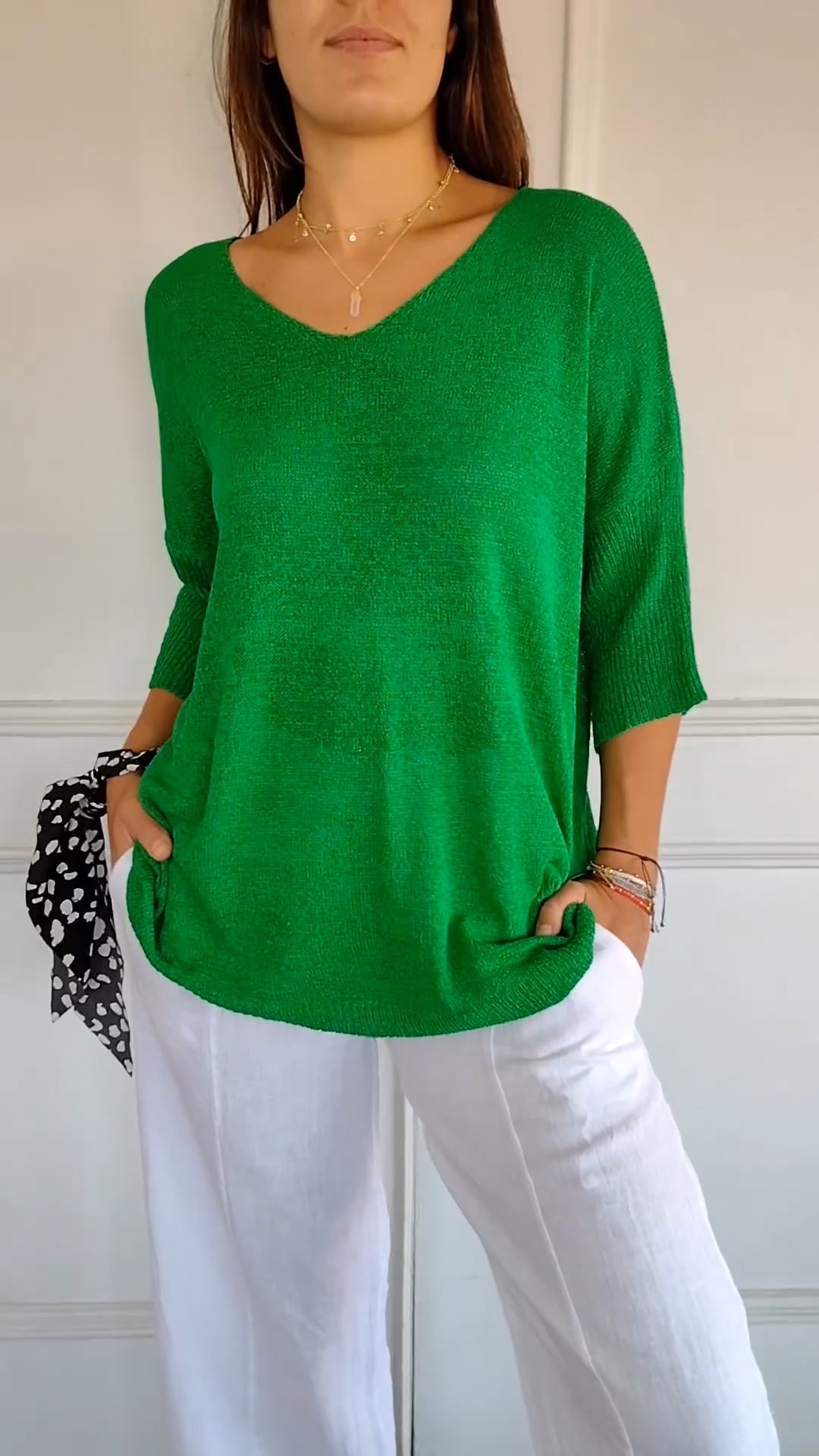 JILL | Timeless V-Neck Top